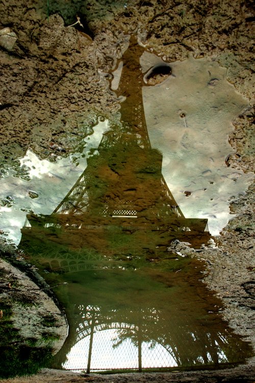 Paris Tour Eiffel dans la boue