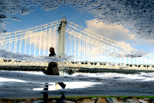 New York - Man crossing Brooklyn Bridge
